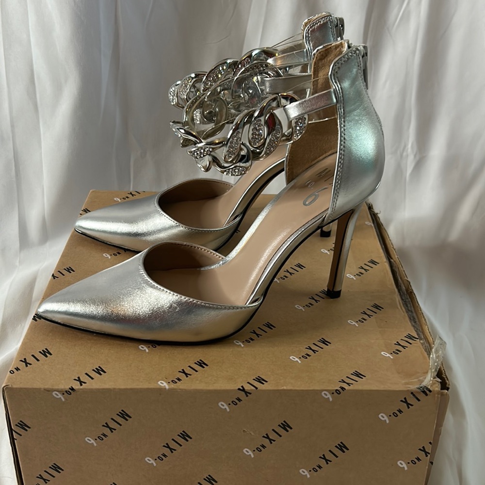 Mix No.6 Silver Metallic Dubla Pump Heels Size 6.5 M